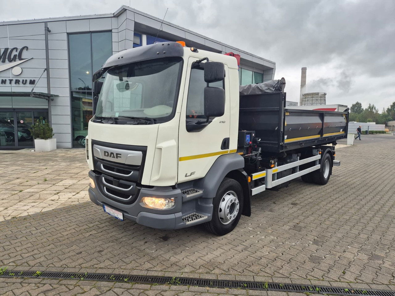 DAF LF 210 HDS HMF / Kipper / Like NEW - شاحنة قلاب, شاحنة كرين: صورة 1 DAF LF 210 HDS HMF / Kipper / Like NEW - شاحنة قلاب, شاحنة كرين: صورة 1