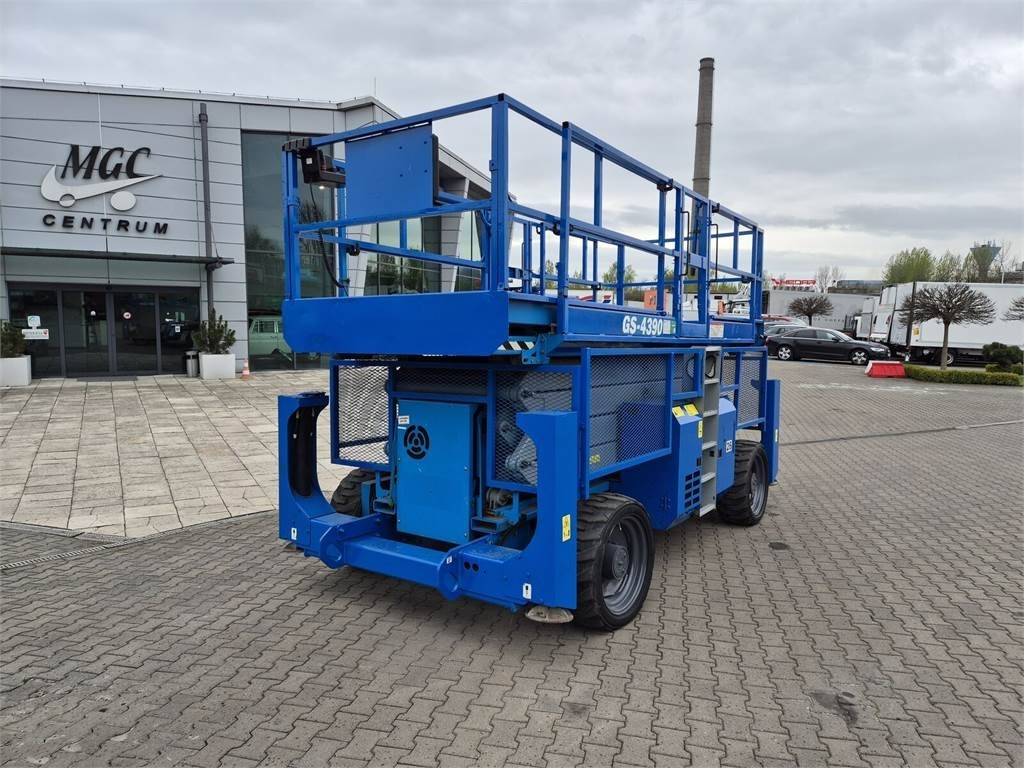 Genie GS 4390 / 15M HIGH / 680KG LOAD / 1 OWNER / SERVIC - رافعة هيدروليكية مقصية: صورة 2 Genie GS 4390 / 15M HIGH / 680KG LOAD / 1 OWNER / SERVIC - رافعة هيدروليكية مقصية: صورة 2