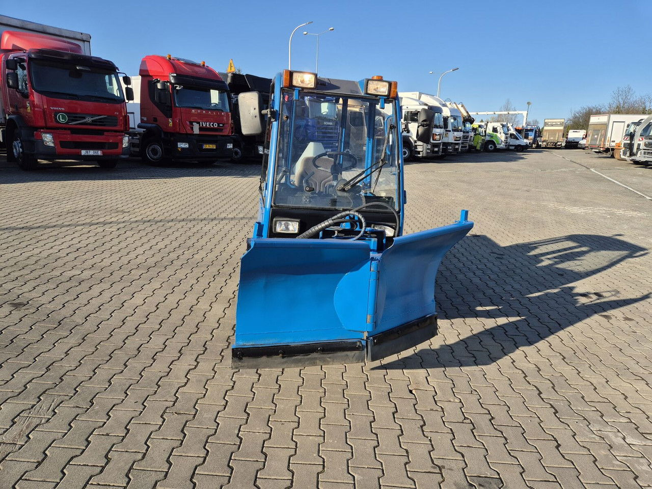 HOLDER C245 4WD / Tool carrier / Snow plow / PTO Front AN D Rear / 4X4 / - جرار البلدية: صورة 4 HOLDER C245 4WD / Tool carrier / Snow plow / PTO Front AN D Rear / 4X4 / - جرار البلدية: صورة 4