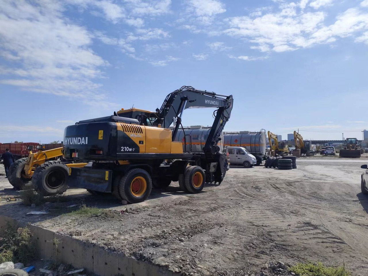 Hyundai R210-7 - حفارة دولاب: صورة 4 Hyundai R210-7 - حفارة دولاب: صورة 4