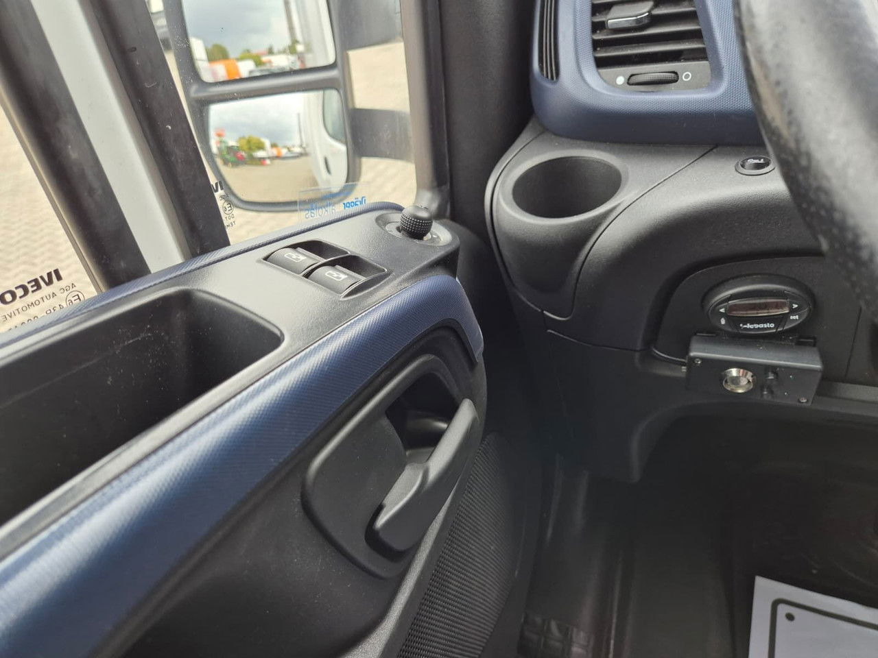 شاحنة مُبرّدة للتوصيل Iveco Daily 35S16 Hi-Matic / 1 Owner / Mitsubishi / Serviced: صورة 28 شاحنة مُبرّدة للتوصيل Iveco Daily 35S16 Hi-Matic / 1 Owner / Mitsubishi / Serviced: صورة 28