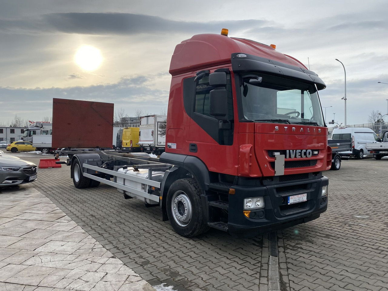 Iveco Stralis 360 AT 190 / Euro 5 / NEW Service / Long Frame - شاحنة هيكل كابينة: صورة 1 Iveco Stralis 360 AT 190 / Euro 5 / NEW Service / Long Frame - شاحنة هيكل كابينة: صورة 1