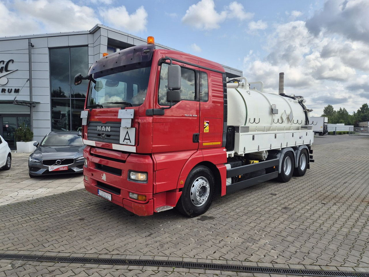 MAN TGA 26.400 ADR / Jurop / 6X4 / 12m3+1m3 / 1 Owner - شاحنة الشفط: صورة 1 MAN TGA 26.400 ADR / Jurop / 6X4 / 12m3+1m3 / 1 Owner - شاحنة الشفط: صورة 1