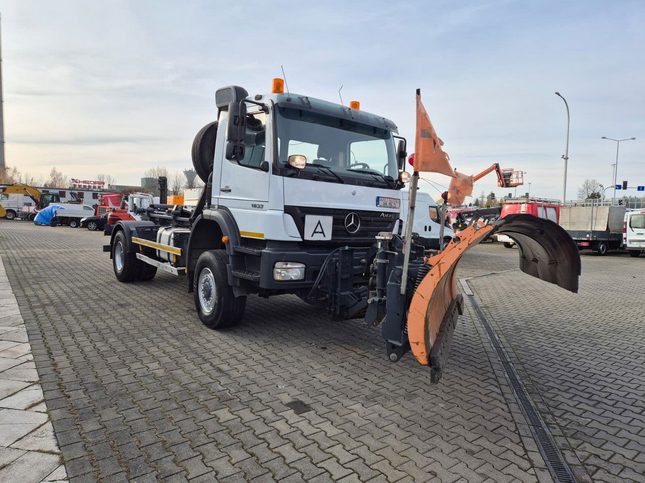 MERCEDES-BENZ Axor 1833 4X4 / Serviced! / Hook Hyvalift - شاحنات الحاويات / جسم علوي قابل للتغيير شاحنة: صورة 5 MERCEDES-BENZ Axor 1833 4X4 / Serviced! / Hook Hyvalift - شاحنات الحاويات / جسم علوي قابل للتغيير شاحنة: صورة 5