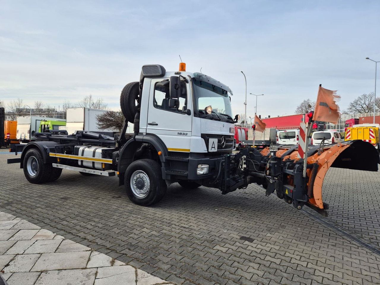 Mercedes-Benz Axor 1833 4X4 / Serviced / Schmidt Plow - شاحنة ذات خطاف: صورة 5 Mercedes-Benz Axor 1833 4X4 / Serviced / Schmidt Plow - شاحنة ذات خطاف: صورة 5