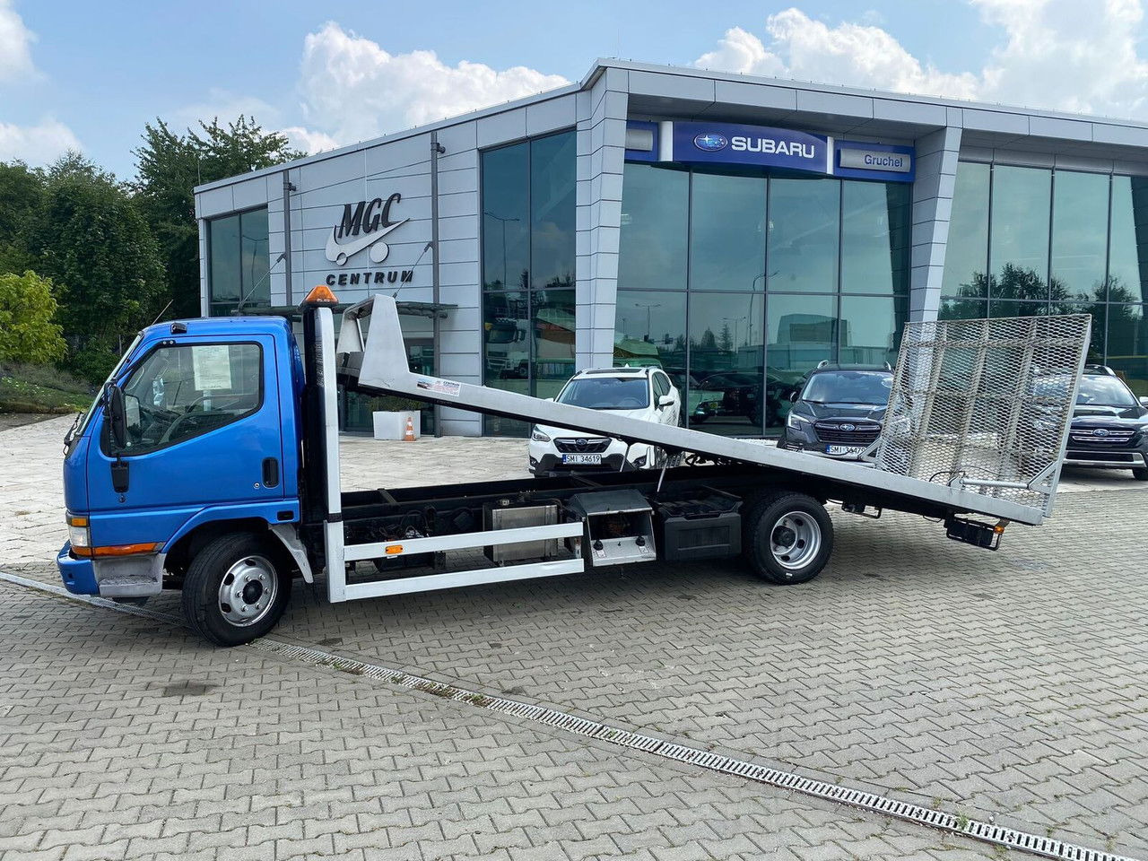 Mitsubishi Canter 3,0 D Mobile Platform / Hydraulic / Cars AND Machinery - شاحنة سحب: صورة 2 Mitsubishi Canter 3,0 D Mobile Platform / Hydraulic / Cars AND Machinery - شاحنة سحب: صورة 2