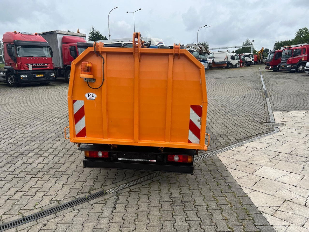 Mitsubishi Canter Fuso 3S13 AMT / Presscontainer / LOW KM / Super Condition - شاحنة النفايات: صورة 5 Mitsubishi Canter Fuso 3S13 AMT / Presscontainer / LOW KM / Super Condition - شاحنة النفايات: صورة 5