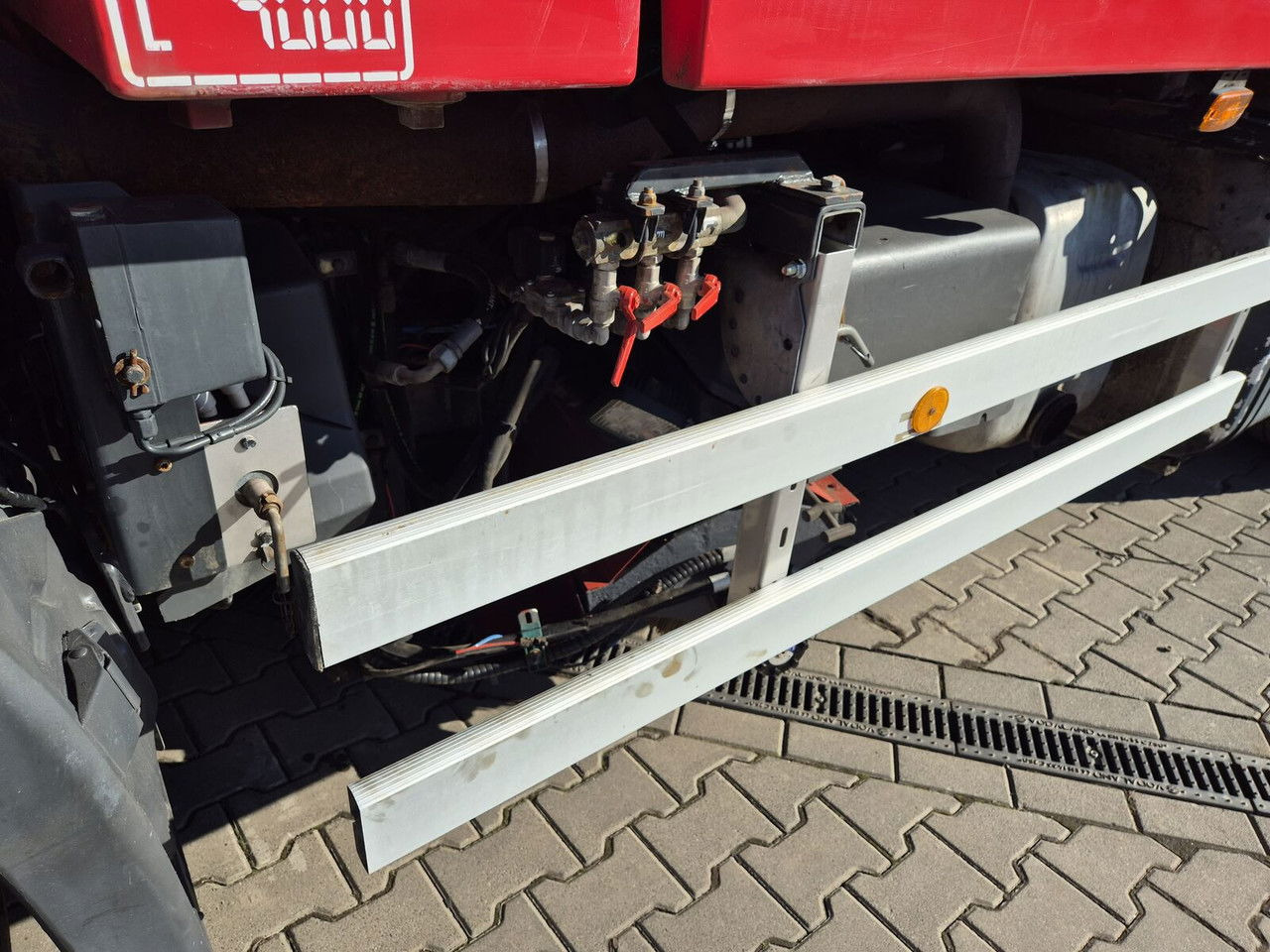 سياره كنس شوارع Scania P230 4X2 / Sweeper / Johnston VX800 / Sprayer / LOW Mileage /: صورة 16