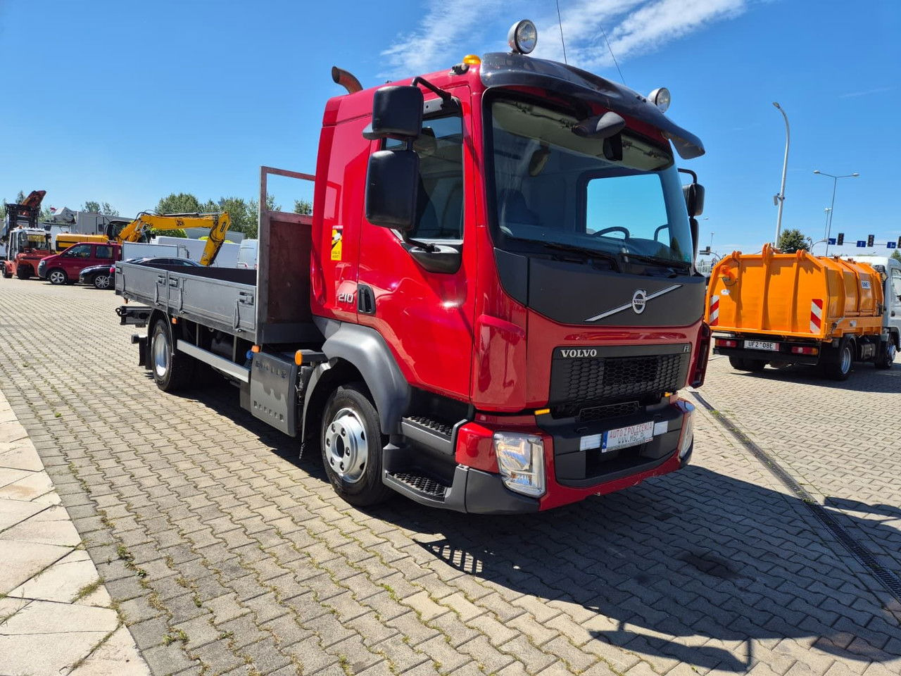 Volvo FL 210 1 Owner / LOW KM / Fassi - شاحنات مسطحة, شاحنة كرين: صورة 4 Volvo FL 210 1 Owner / LOW KM / Fassi - شاحنات مسطحة, شاحنة كرين: صورة 4