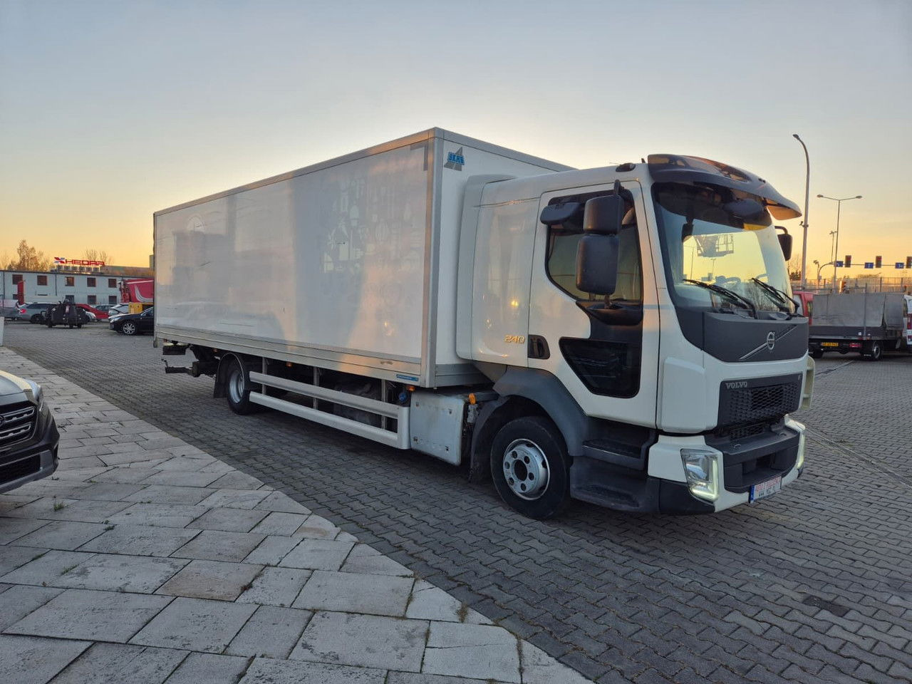 Volvo FL 240 - شاحنة الفريزر: صورة 5 Volvo FL 240 - شاحنة الفريزر: صورة 5