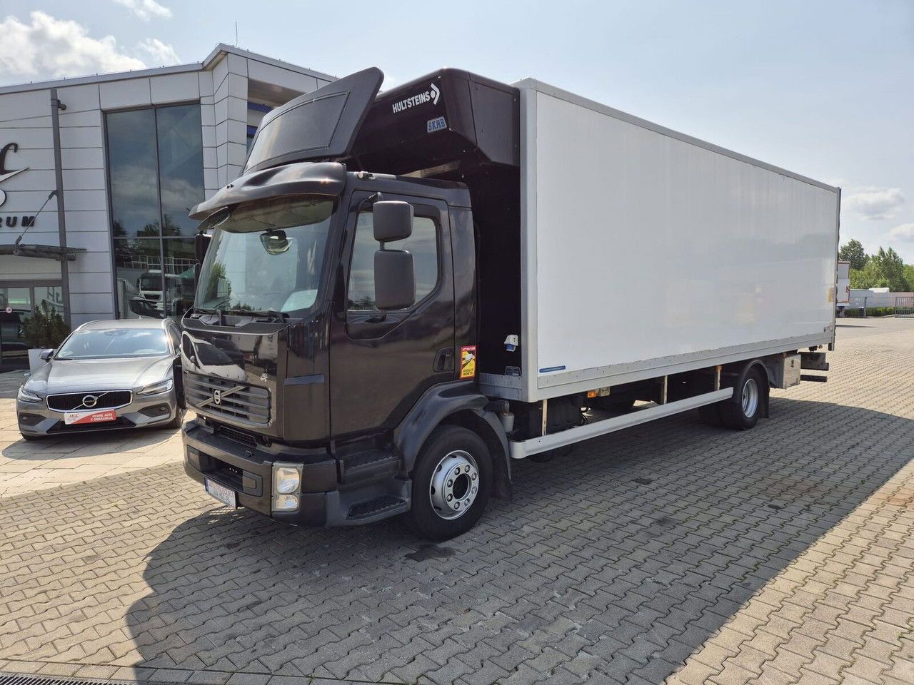 Volvo FL 240 - شاحنة مقفلة: صورة 1 Volvo FL 240 - شاحنة مقفلة: صورة 1