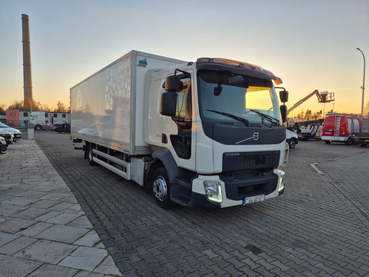 Volvo FL 240 - شاحنة الفريزر: صورة 4 Volvo FL 240 - شاحنة الفريزر: صورة 4