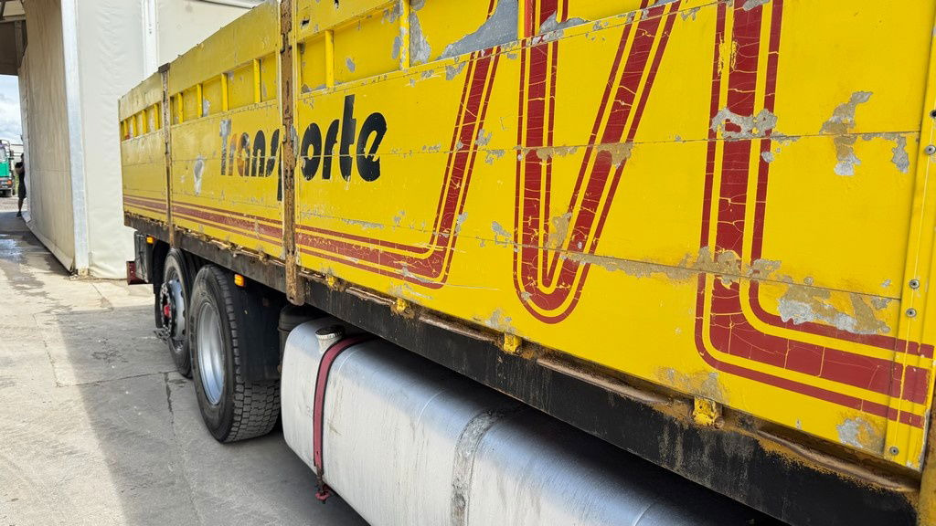 DAF XF 95.380 6X2 stake body - air condition - شاحنات مسطحة: صورة 4 DAF XF 95.380 6X2 stake body - air condition - شاحنات مسطحة: صورة 4