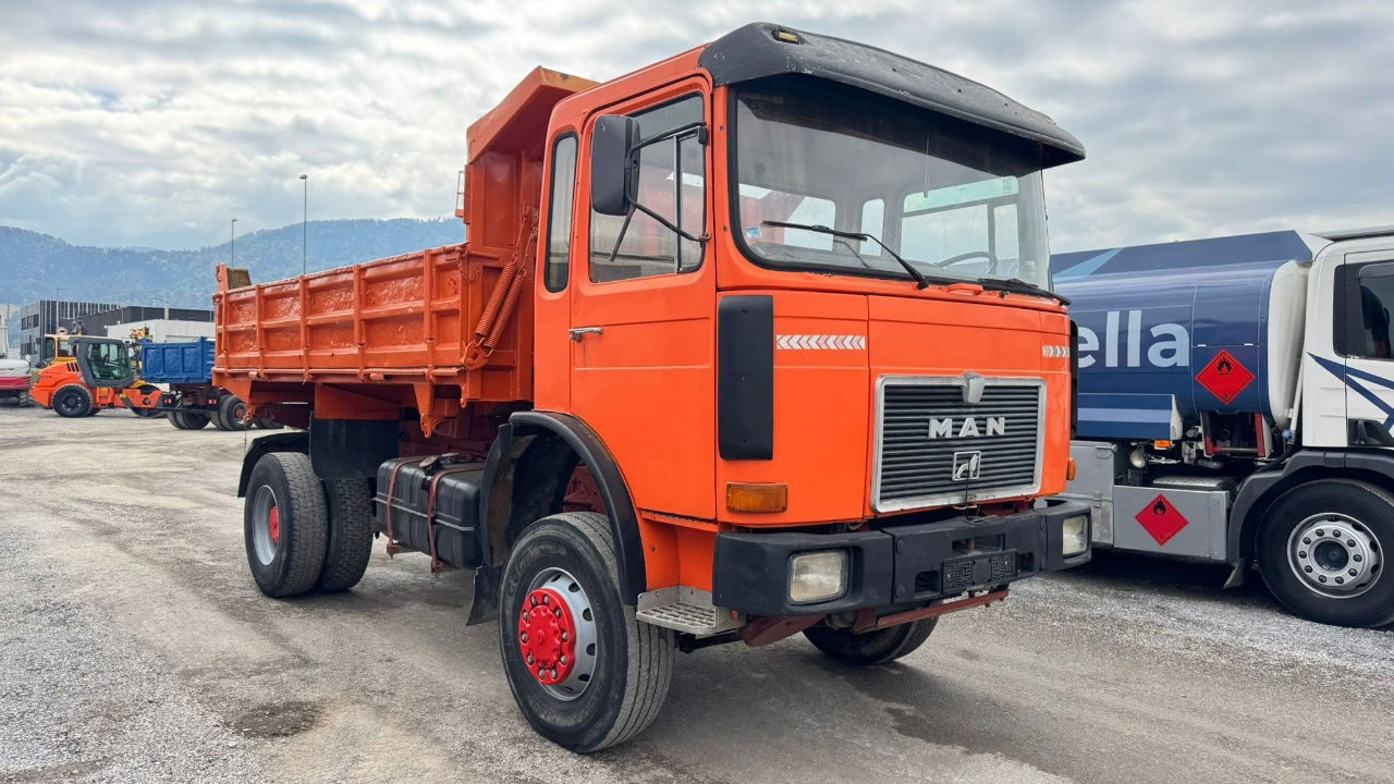 MAN 19.331 4X4 3 sided tipper - ZF Gearbox - شاحنة قلاب: صورة 3 MAN 19.331 4X4 3 sided tipper - ZF Gearbox - شاحنة قلاب: صورة 3