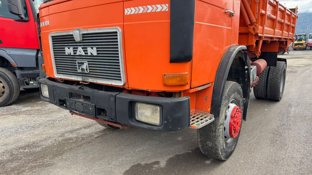 MAN 19.331 4X4 3 sided tipper - ZF Gearbox - شاحنة قلاب: صورة 2 MAN 19.331 4X4 3 sided tipper - ZF Gearbox - شاحنة قلاب: صورة 2