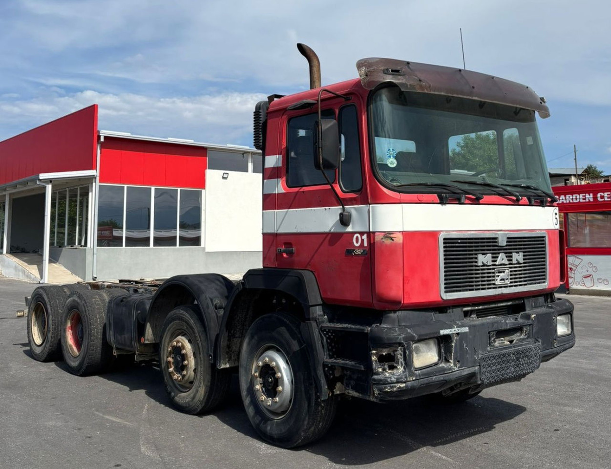 MAN 32.322 8x4 chassis - spring - شاحنة هيكل كابينة: صورة 2 MAN 32.322 8x4 chassis - spring - شاحنة هيكل كابينة: صورة 2