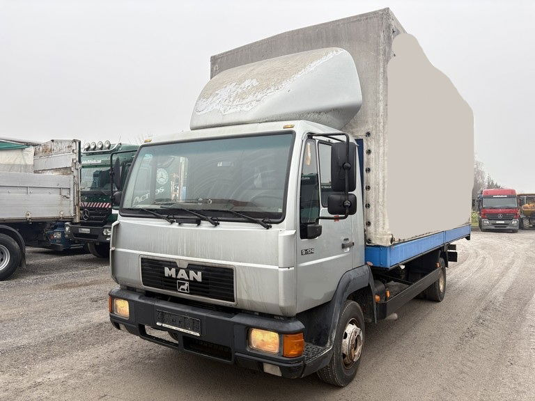 MAN 9.174 4x2 stake body+tarpaulin - شاحنات مسطحة: صورة 1 MAN 9.174 4x2 stake body+tarpaulin - شاحنات مسطحة: صورة 1