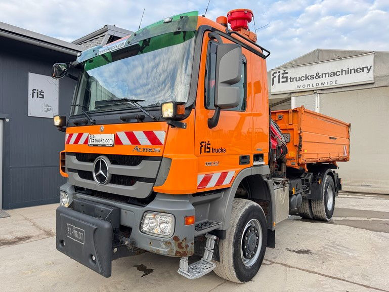 Mercedes-Benz Actros 1832 AK tipper 4x4 - crane Fassi 9.2M - remote control - شاحنة قلاب: صورة 1 Mercedes-Benz Actros 1832 AK tipper 4x4 - crane Fassi 9.2M - remote control - شاحنة قلاب: صورة 1