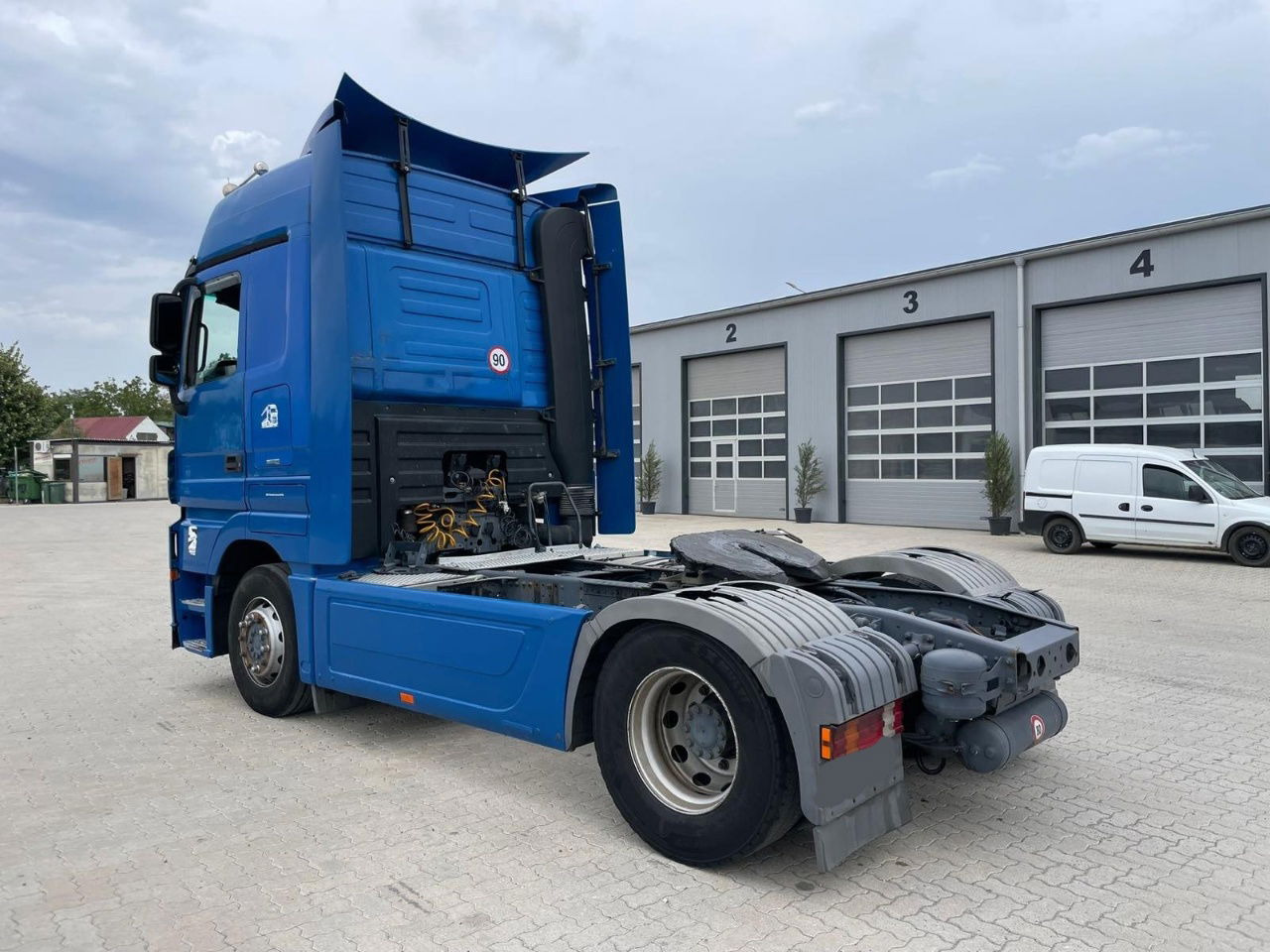 Mercedes-Benz Actros 1844 4x2 tractor unit - retarder - وحدة جر: صورة 5 Mercedes-Benz Actros 1844 4x2 tractor unit - retarder - وحدة جر: صورة 5