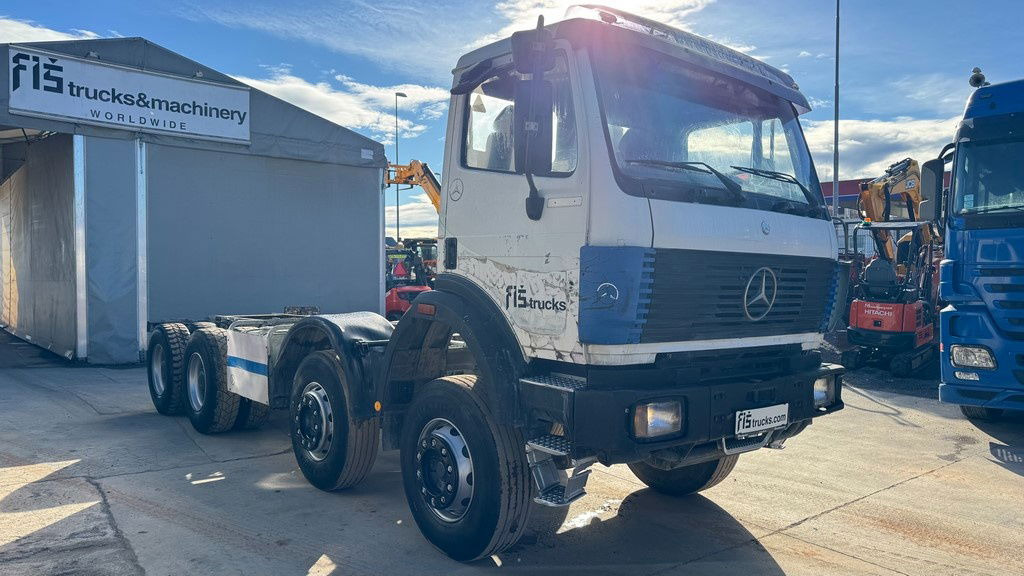 Mercedes-Benz SK 3234 8x4 chassis - شاحنة هيكل كابينة: صورة 3 Mercedes-Benz SK 3234 8x4 chassis - شاحنة هيكل كابينة: صورة 3