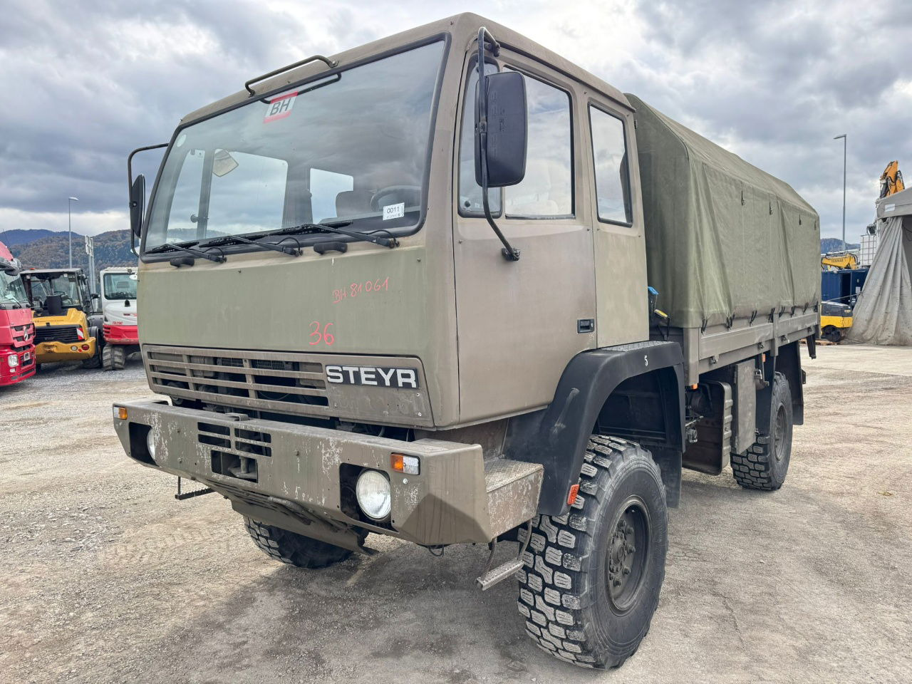 Steyr 12M18 4X4 stake body - truck - شاحنة ستارة: صورة 1 Steyr 12M18 4X4 stake body - truck - شاحنة ستارة: صورة 1