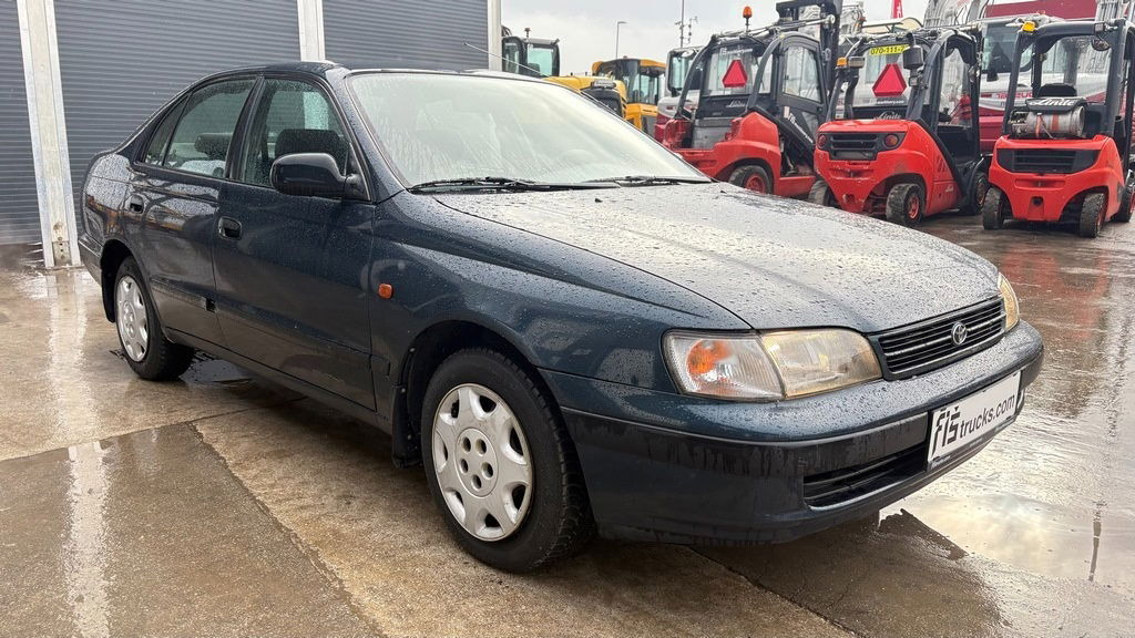 Toyota Carina 1.6 - Petrol - 5 Doors - سيارة: صورة 2 Toyota Carina 1.6 - Petrol - 5 Doors - سيارة: صورة 2