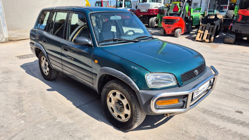 Toyota RAV4 2.0 - Petrol - Automatic - AC - سيارة دفع رباعي: صورة 4 Toyota RAV4 2.0 - Petrol - Automatic - AC - سيارة دفع رباعي: صورة 4