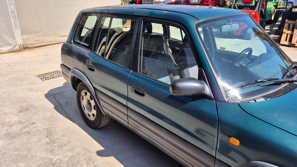 Toyota RAV4 2.0 - Petrol - Automatic - AC - سيارة دفع رباعي: صورة 5 Toyota RAV4 2.0 - Petrol - Automatic - AC - سيارة دفع رباعي: صورة 5