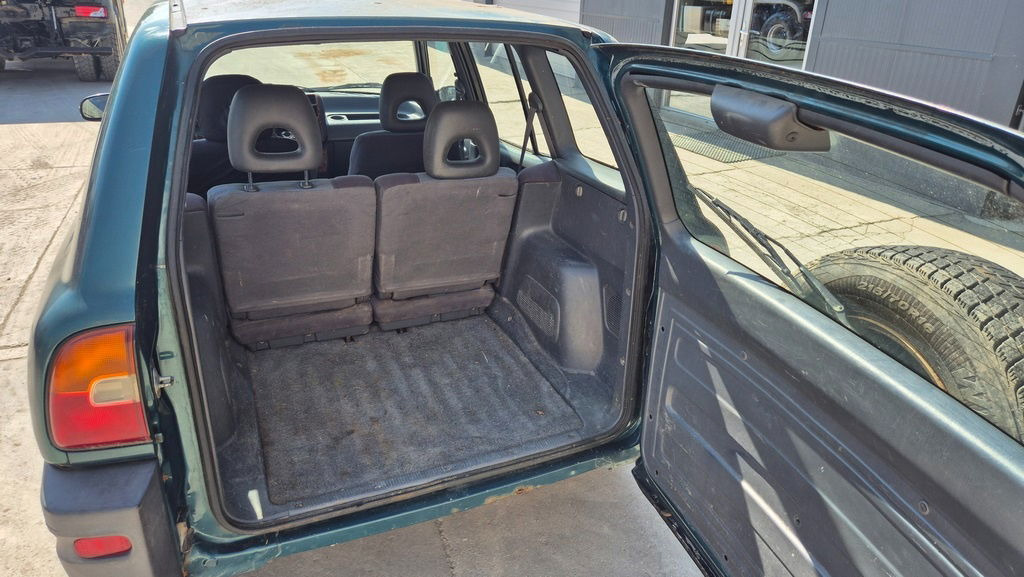 سيارة دفع رباعي Toyota RAV4 2.0 - Petrol - Automatic: صورة 18