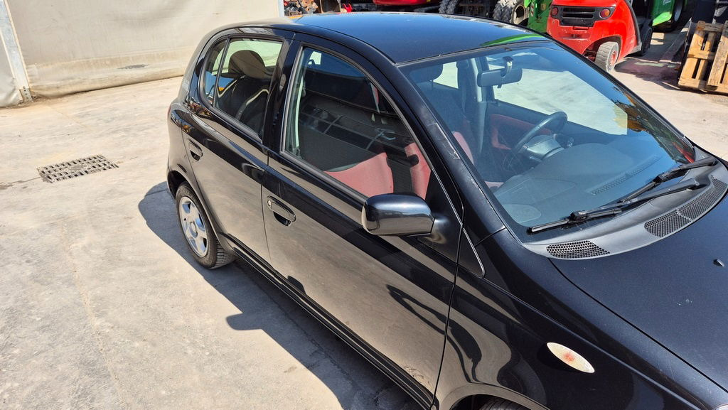 Toyota Yaris 1.3 - Petrol - 5 Doors - AC - هاتشباك: صورة 4 Toyota Yaris 1.3 - Petrol - 5 Doors - AC - هاتشباك: صورة 4