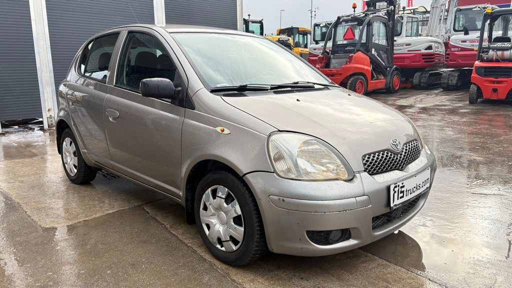 Toyota Yaris 1.3 - Petrol - 5 Doors - AC - هاتشباك: صورة 2 Toyota Yaris 1.3 - Petrol - 5 Doors - AC - هاتشباك: صورة 2