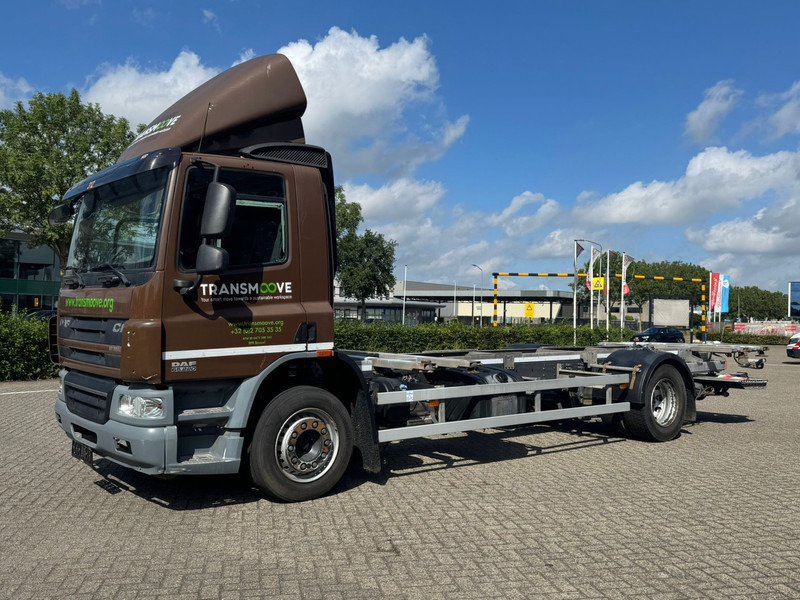 DAF CF65 220 - شاحنات الحاويات / جسم علوي قابل للتغيير شاحنة: صورة 2 DAF CF65 220 - شاحنات الحاويات / جسم علوي قابل للتغيير شاحنة: صورة 2