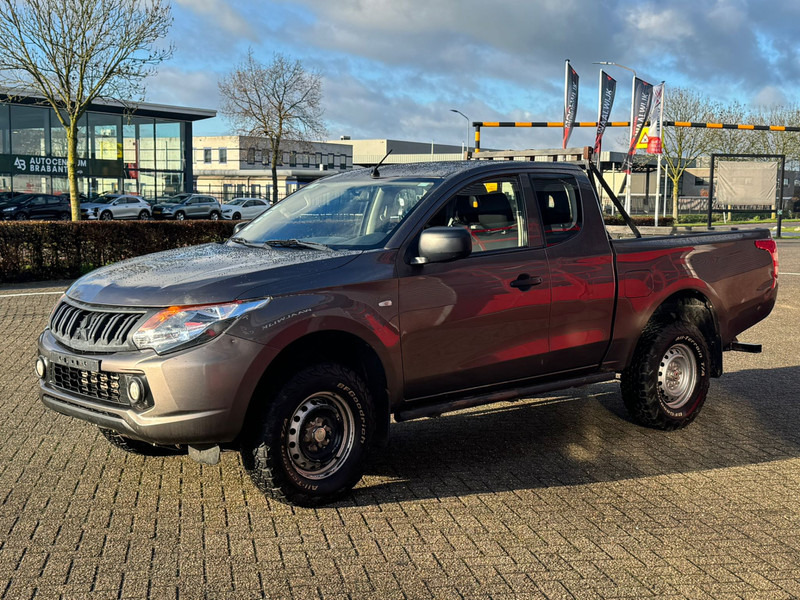 Mitsubishi L200 4*4 airco - شاحنة البيك أب: صورة 2 Mitsubishi L200 4*4 airco - شاحنة البيك أب: صورة 2