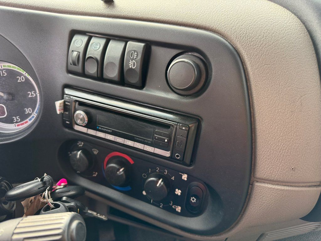 شاحنات مسطحة DAF LF45.220 EURO 5: صورة 14 شاحنات مسطحة DAF LF45.220 EURO 5: صورة 14