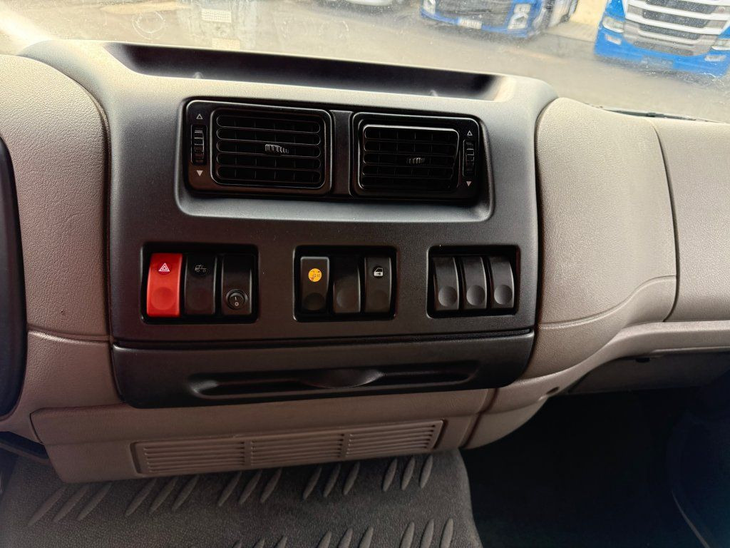 شاحنات مسطحة DAF LF45.220 EURO 5: صورة 15 شاحنات مسطحة DAF LF45.220 EURO 5: صورة 15