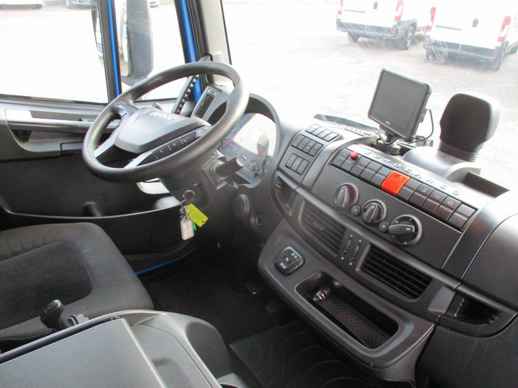 Iveco 120E25 mit LBW Iveco 120E25 mit LBW - شاحنة مقفلة: صورة 5 Iveco 120E25 mit LBW Iveco 120E25 mit LBW - شاحنة مقفلة: صورة 5
