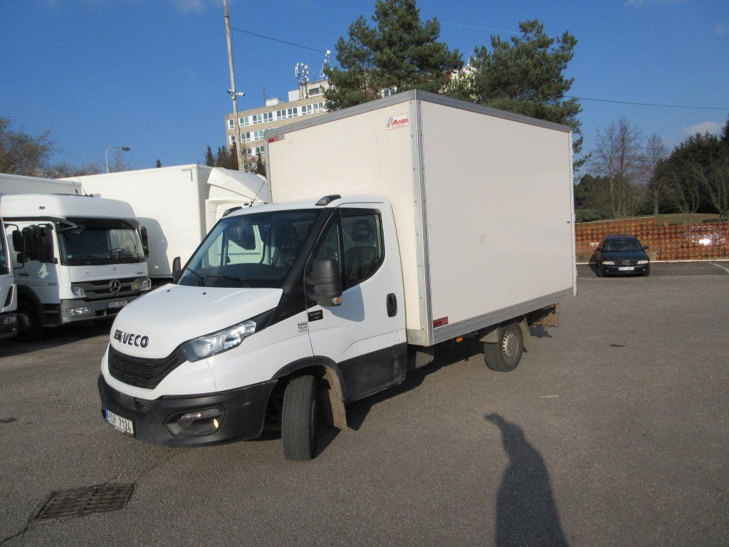شاحنة مغلقة الصندوق Iveco Daily 35S14V D: صورة 1