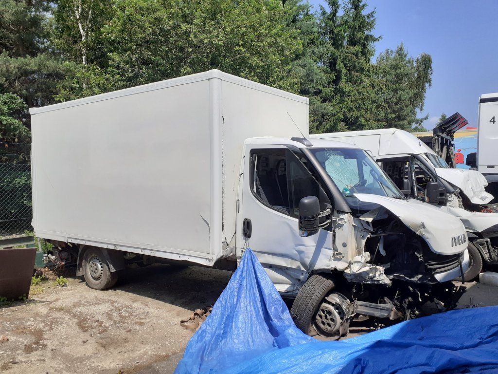 Iveco Daily 35S16 mit LBW DAMAGED - شاحنة مغلقة الصندوق: صورة 2 Iveco Daily 35S16 mit LBW DAMAGED - شاحنة مغلقة الصندوق: صورة 2