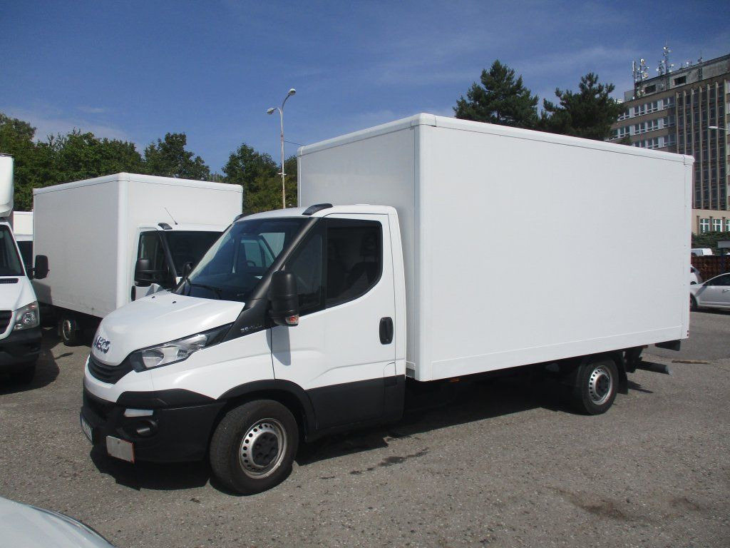 Iveco Daily 35S16 mit LBW - شاحنة مغلقة الصندوق: صورة 1 Iveco Daily 35S16 mit LBW - شاحنة مغلقة الصندوق: صورة 1