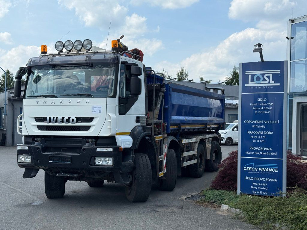 Iveco Trakker AD410 T45 8x8 + HMF 1643 Z2 - شاحنة قلاب: صورة 1 Iveco Trakker AD410 T45 8x8 + HMF 1643 Z2 - شاحنة قلاب: صورة 1