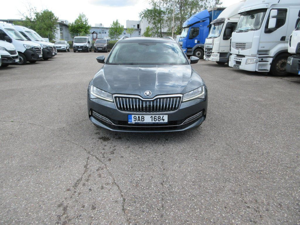 Skoda 2.0 Tdi Style - سيارة ستيشن: صورة 4 Skoda 2.0 Tdi Style - سيارة ستيشن: صورة 4