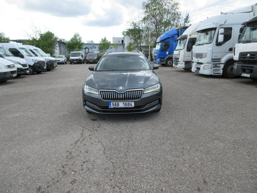 Skoda 2.0 Tdi Style - سيارة ستيشن: صورة 4 Skoda 2.0 Tdi Style - سيارة ستيشن: صورة 4