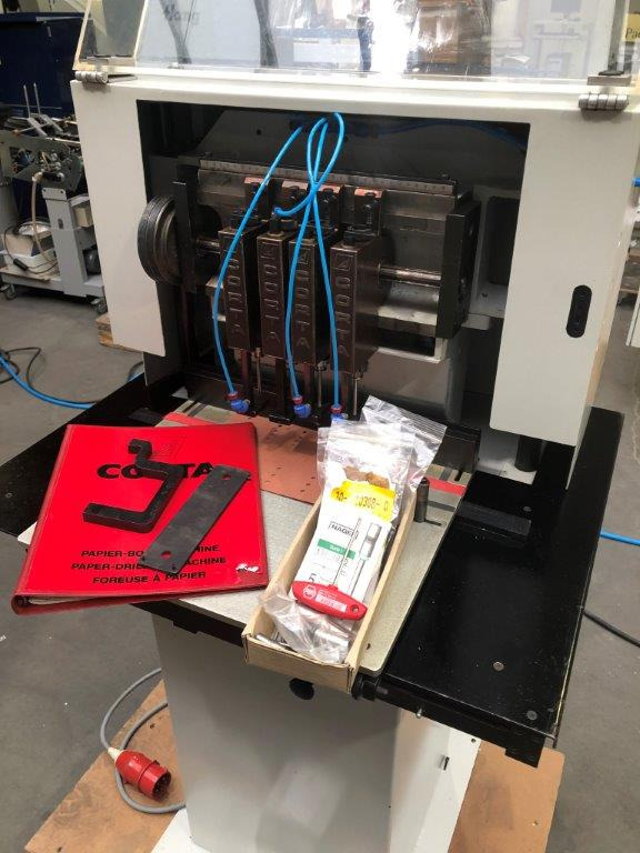 Dürselen Corta PB-04 Four Spindle Paper Drilling Machine - آلات الطباعة: صورة 2 Dürselen Corta PB-04 Four Spindle Paper Drilling Machine - آلات الطباعة: صورة 2