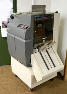 GBC AP-2 automatic punching machine - آلة تجليد: صورة 2 GBC AP-2 automatic punching machine - آلة تجليد: صورة 2