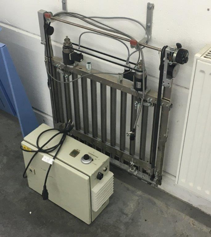 GUK SM 50-2 cutting machine with feeder - آلة تجليد: صورة 2 GUK SM 50-2 cutting machine with feeder - آلة تجليد: صورة 2