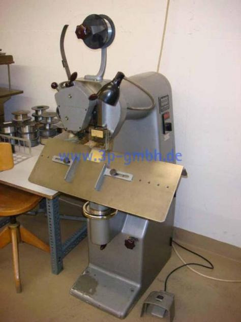 Hohner Favorit wire stapling machine - آلات الطباعة: صورة 1 Hohner Favorit wire stapling machine - آلات الطباعة: صورة 1