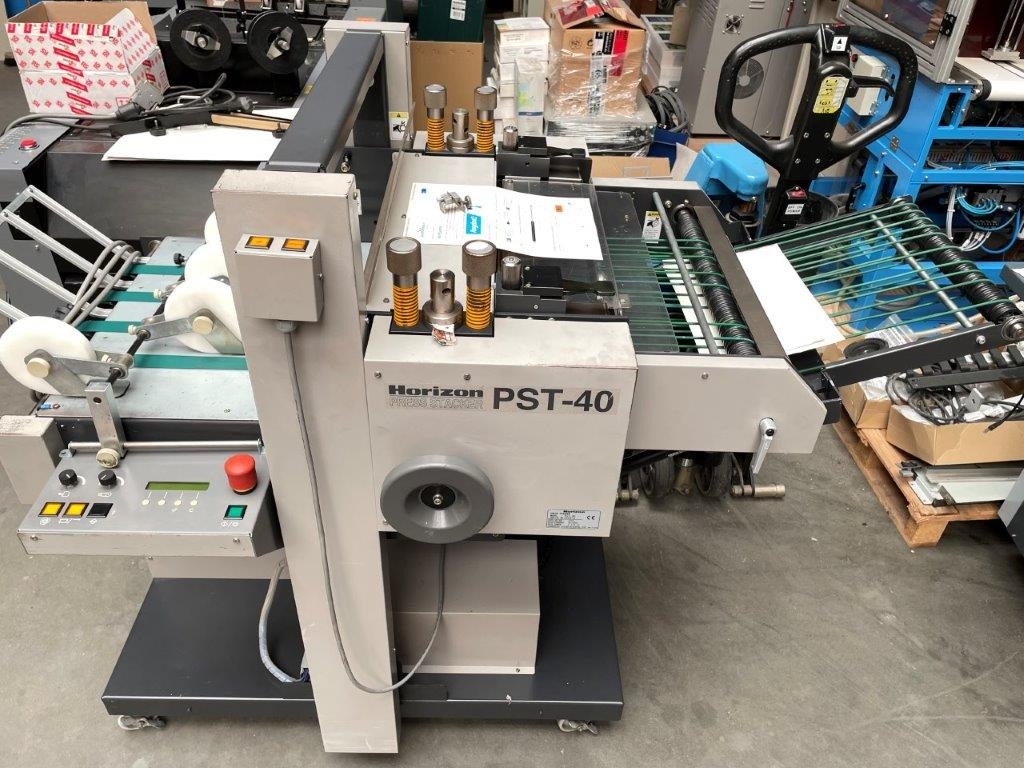 Mobile press with shingle delivery Horizon PST-40 - آلة الطي: صورة 1 Mobile press with shingle delivery Horizon PST-40 - آلة الطي: صورة 1