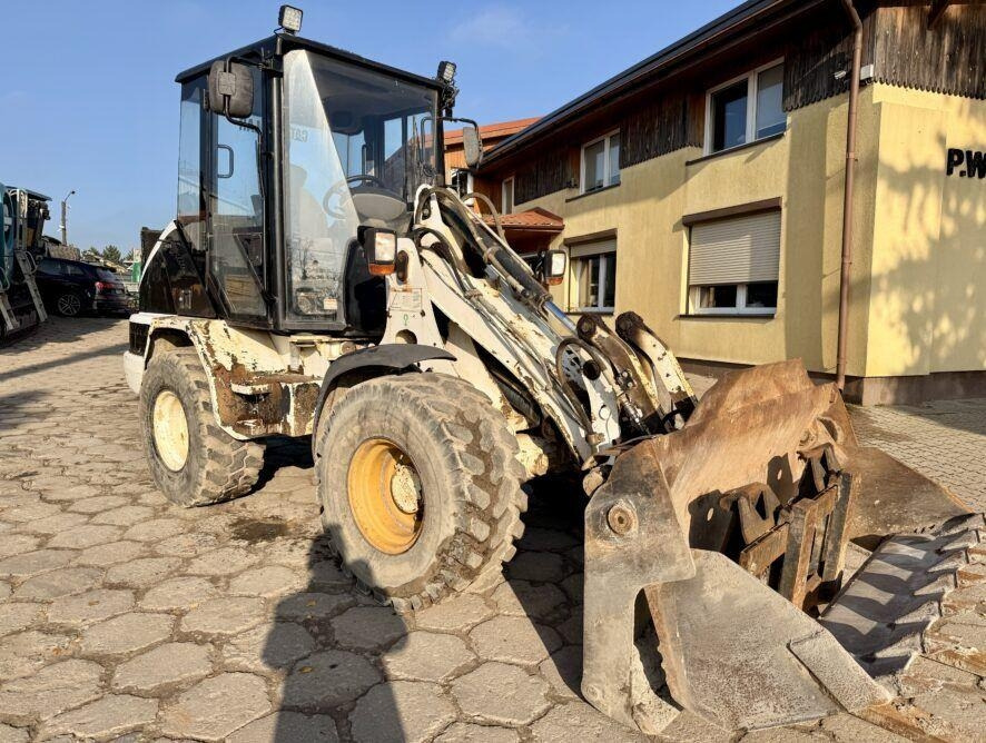 CAT 906 - اللودر بعجل: صورة 2 CAT 906 - اللودر بعجل: صورة 2