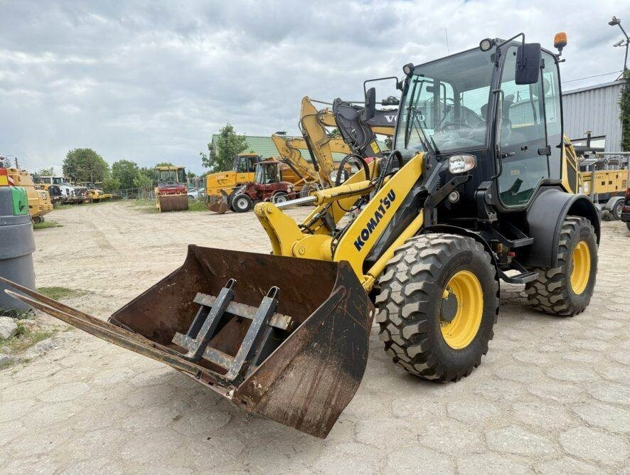 Komatsu WA80M-7 - اللودر بعجل: صورة 3 Komatsu WA80M-7 - اللودر بعجل: صورة 3