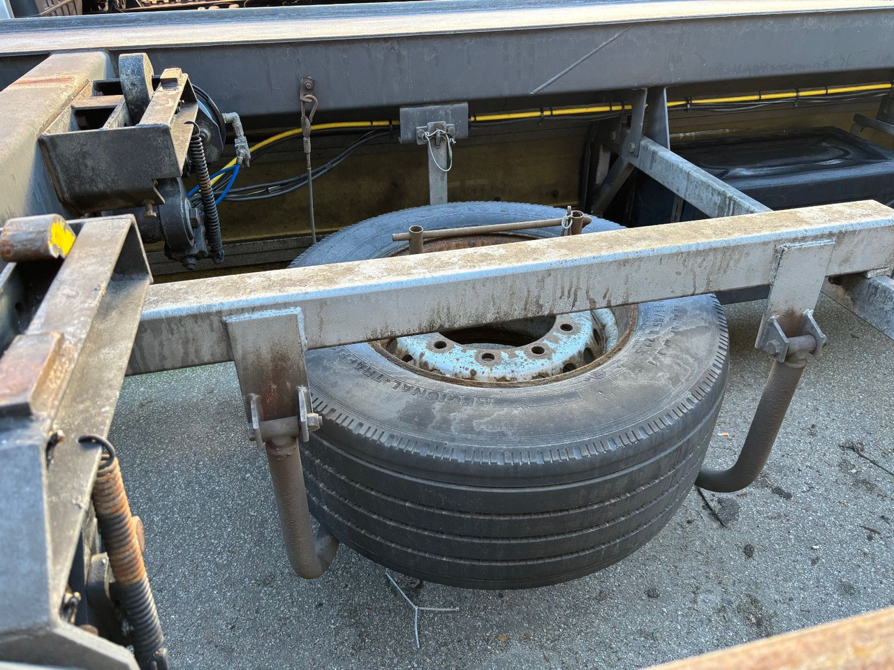 Jung R. TOP ZUSTAND / MICHELIN Ber. - مقطورة هوك ليفت/ لود لوجر: صورة 4 Jung R. TOP ZUSTAND / MICHELIN Ber. - مقطورة هوك ليفت/ لود لوجر: صورة 4